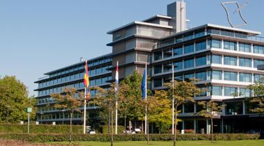 Provinciehuis in de zomer