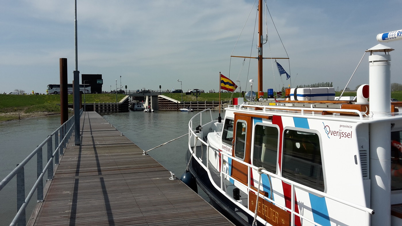 Boot aangemeerd in de Belter Reevediep Sluis