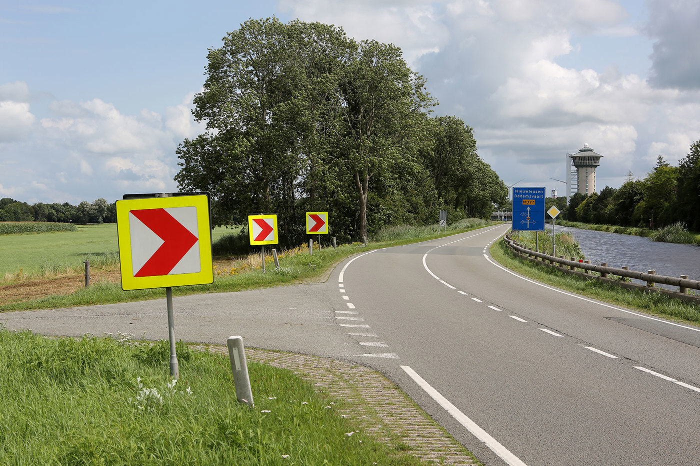 N377 weg langs Kanaal, aan het einde oude watertoren Rouwveen (nu restaurant)