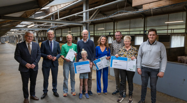 Op de foto v.l.n.r. Gert Harm ten Bolscher, Maurits von Martels, Nieske en Jeroen Neimeijer, Judith de Rijk, Henk en Alina Udink, Ruben Exterkate
