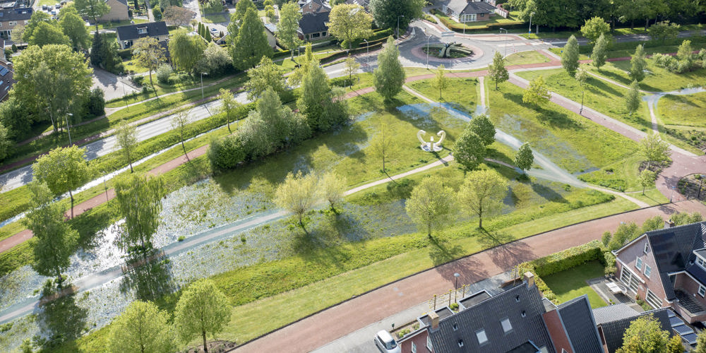 luchtfoto van veel groen langs straten en bij huizen