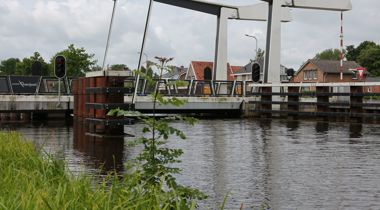 Beerzerbrug over het water