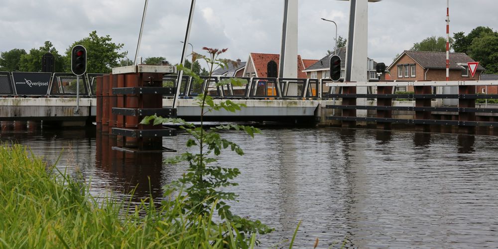 Beerzerbrug over het water