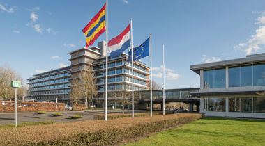 Provinciehuis in de zomer