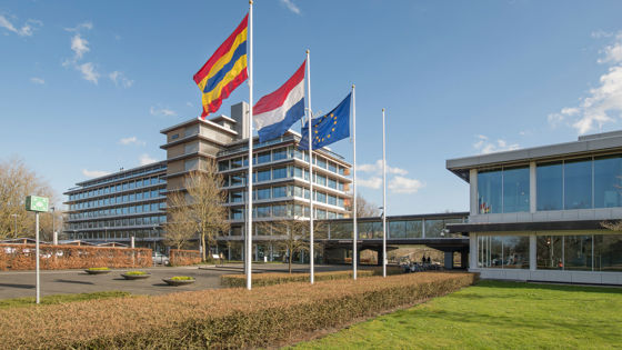 Provinciehuis in de zomer