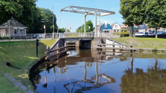 De brug en sluis in Kuinre.