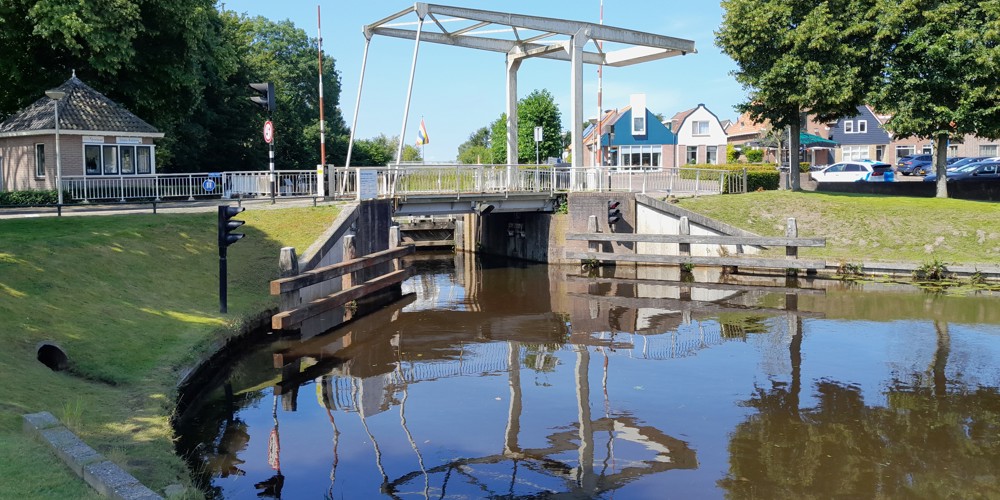 De brug en sluis in Kuinre.