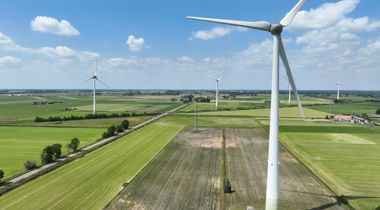 Weilanden met windmolens