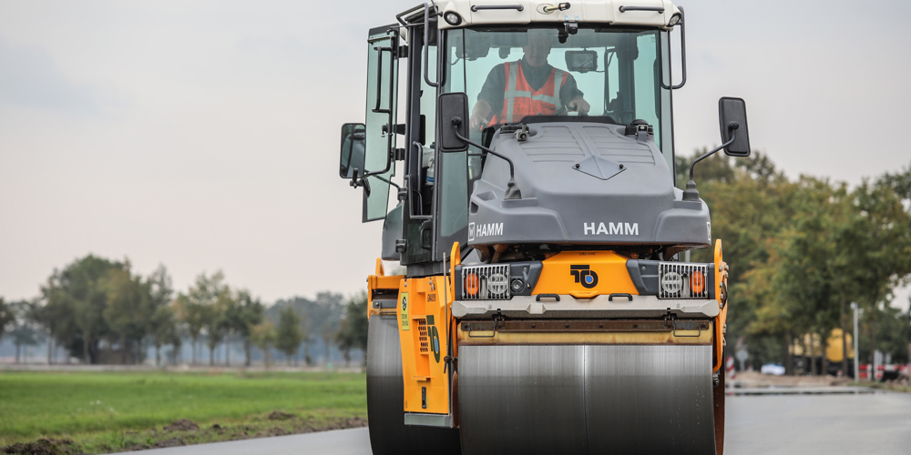 Asfaltering op de weg