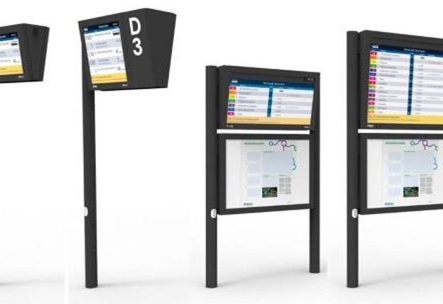 Grote digitale informatiebord (links) en overzichtsborden (rechts).
