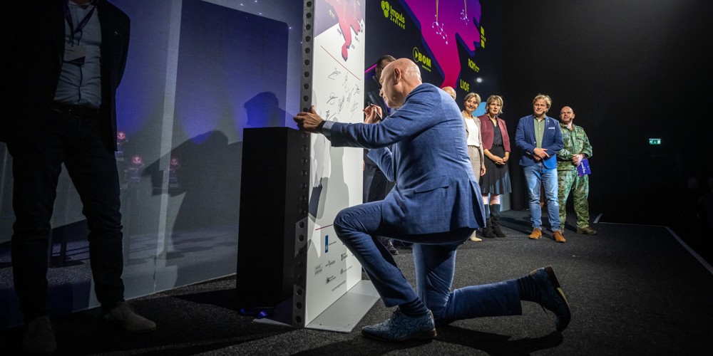 Ondertekening intentieverlaring door gedeputeerde Erwin Hoogland