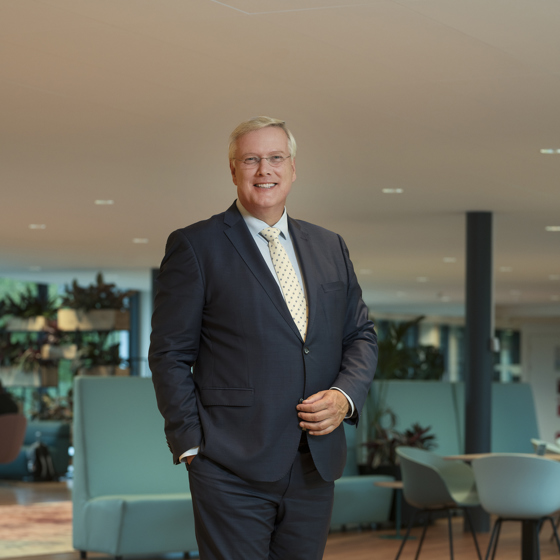Staande foto Commissaris Van De Koning Andries Heidema Provincie Overijssel (1/2 TOT)