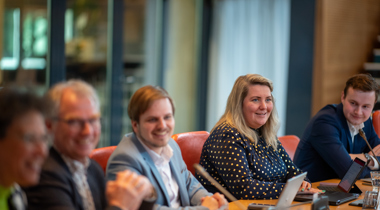 Statenleden in de Statenzaal
