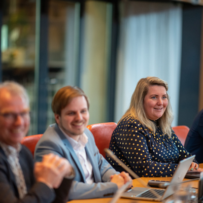 Statenleden in de Statenzaal