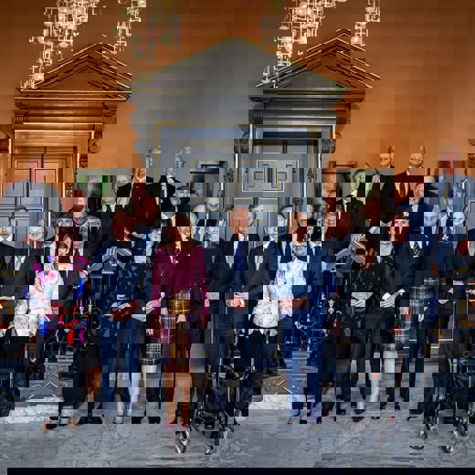 Koninklijk paar samen met de 12 commissarissen van de Koning