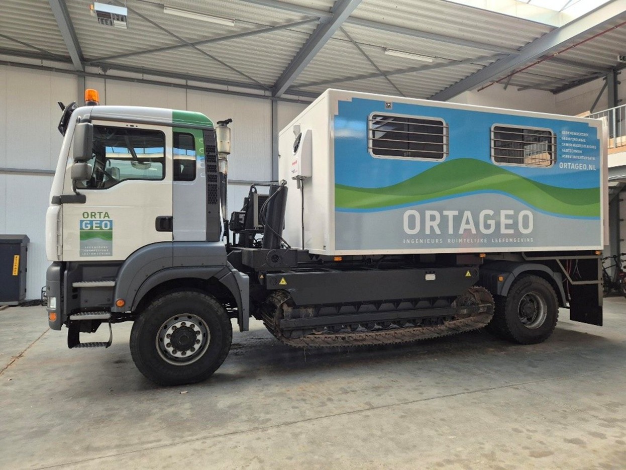 Foto van vrachtwagen.