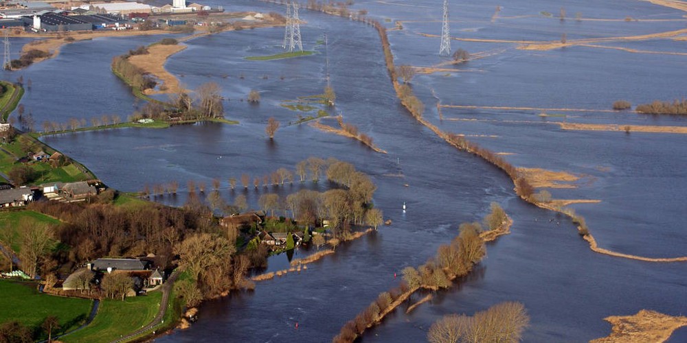 Landschap met enorme sloten en eilandjes